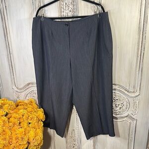 Avenue Classic Cropped Gray Trousers